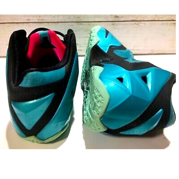 LEBRON XI " SOUTH BEACH " IN ITS ORIGINAL BOX. - Picture 2 of 3